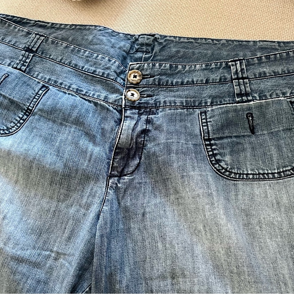 Old Navy- Women's Capri jeans- size 22